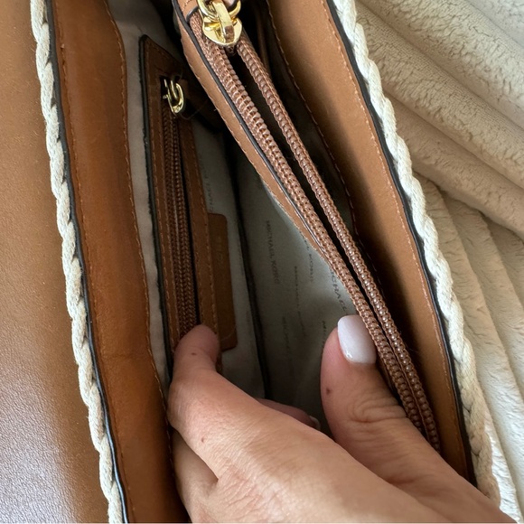 MICHAEL KORS Flora Appliqué Sloan Crochet and Leather Bag - Picture 4 of 7